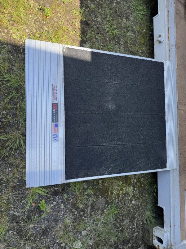 36” x 48″ Aluminum Grit Coat Container Ramp