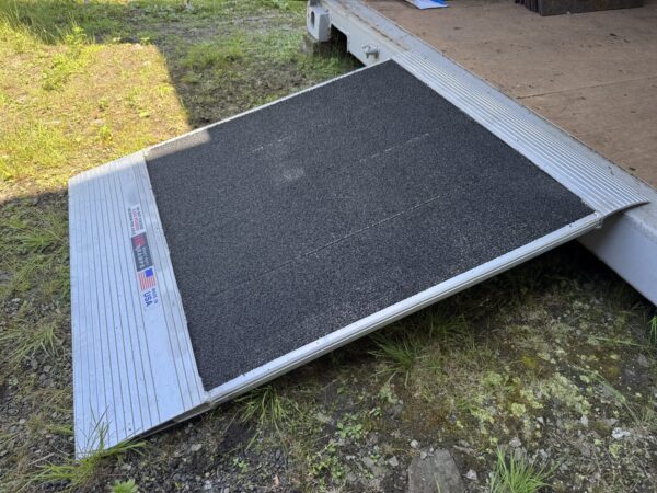36” x 48″ Aluminum Grit Coat Container Ramp